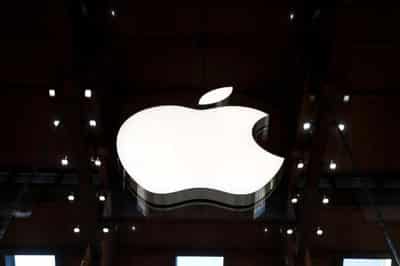 Image for French environmentalists file complaint against Apple for wasteful practices