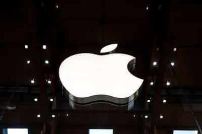 Image for French environmentalists file complaint against Apple for wasteful practices