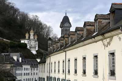 Image for France must better regulate private Catholic schools, lawmakers say after abuse scandal