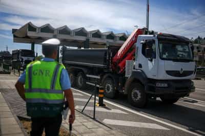 Image for Truckers, commuters protest in Portugal against soaring fuel prices