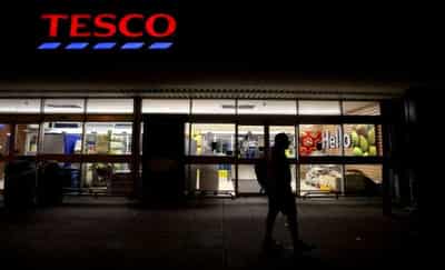Image for UK supermarkets ask shoppers to keep wearing mask