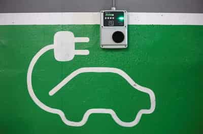 Image for Europe’s carmakers discount EVs, hike petrol car prices as new emissions rules loom