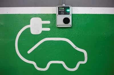 Image for Europe’s carmakers discount EVs, hike petrol car prices as new emissions rules loom