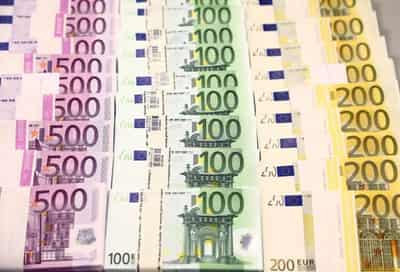 Image for French election, Russia sanctions keep pressure on euro
