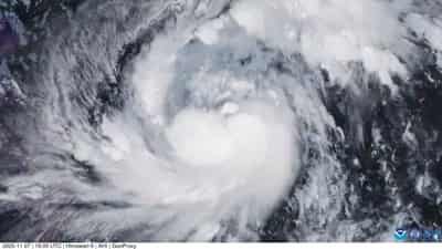 Image for Super Typhoon Fung-wong slams into Philippines, two dead