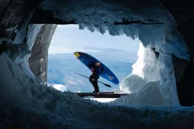 Image for Serrasolses kayaks down snowy mountain at 100km/h