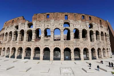 Image for Italy's Colosseum closes after worker dies in accident