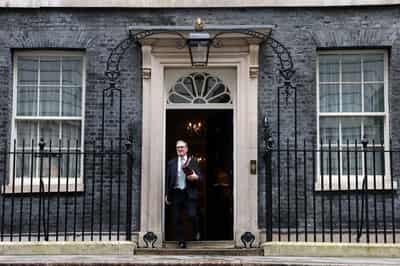 Image for Sterling strengthens on easing concerns over PM Starmer's position
