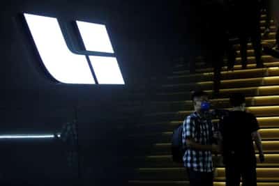 Image for China&#8217;s Li Auto shares fall 2.1% at HK debut, plans battery electric models, new factory