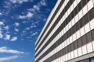 Image for Pay gap between top and lowest Swiss earners has grown, study finds