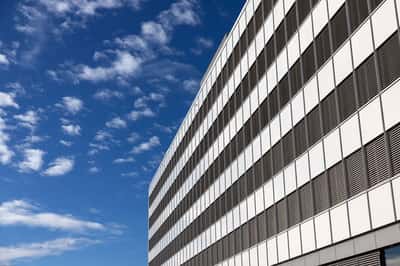 Image for Pay gap between top and lowest Swiss earners has grown, study finds