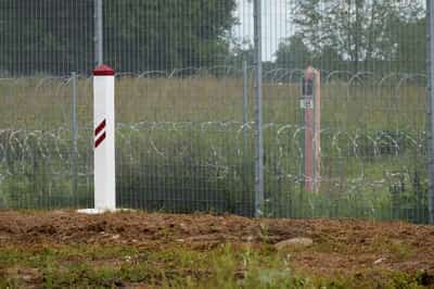 Image for Latvia closes border with Belarus, interior minister says