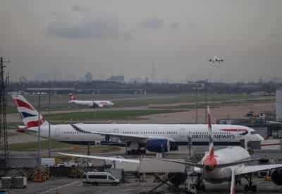 Image for Seeking growth, Britain considers rival Heathrow expansion plans