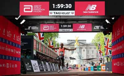 Image for Athletics-Kenya's Sawe shatters elusive two-hour marathon barrier to win in London