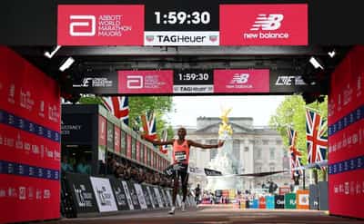 Image for Athletics-Kenya's Sawe shatters elusive two-hour marathon barrier to win in London