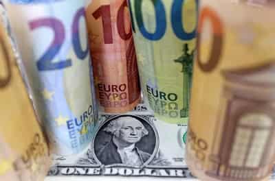 Image for Euro steadies as investors weigh up French gridlock; dollar soft
