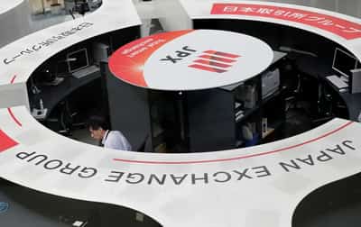 Image for Shares lose steam as interest rate optimism fades