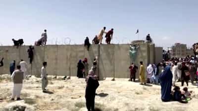 Image for Afghan central bank chief flees Kabul, blaming Ghani for chaos