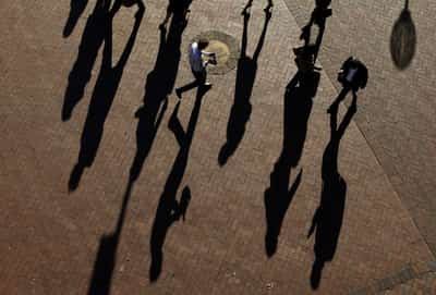 Image for Australia's gender pay gap improves slightly, but women still paid 18.6% less     