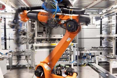 Image for Mercedes aims to save €800 million in labour costs in Germany, WiWo reports