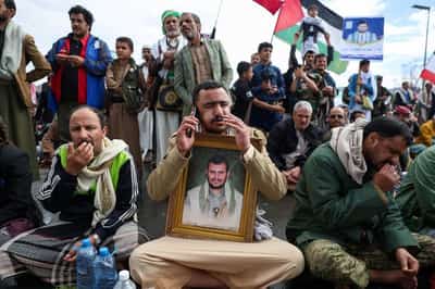 Image for Yemen's Houthis say 'fingers on the trigger' as US-Israeli war on Iran widens