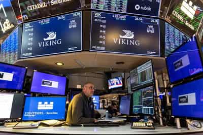 Image for Stocks rally anew on US rate cut hopes; dollar steady