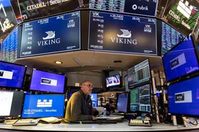 Image for Stocks rally anew on US rate cut hopes; dollar steady