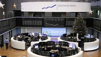 Image for European shares crawl higher to one-week high on tech boost