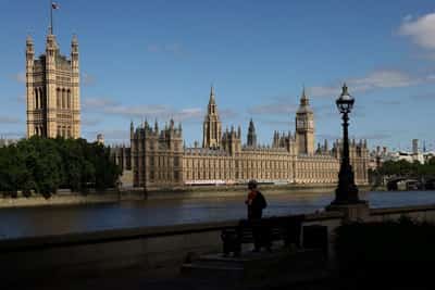 Image for Resident doctors in England vote for UK government's pay offer, ending strikes