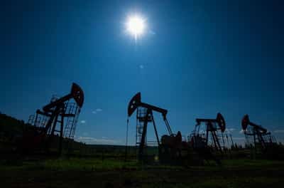 Image for Oil ticks up after selloff as talks to end US-Iran war remain uncertain