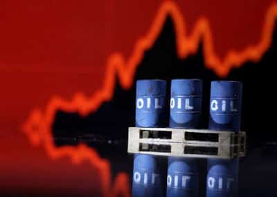 Image for Oil rallies as grain markets tighten, dollar falls on Fed Chair comments