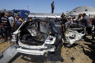Image for Israeli strikes kill three people in Gaza, medics say
