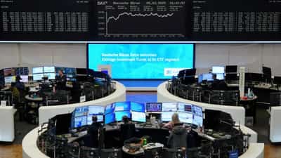 Image for STOXX 600 closes flat as ECB boost counters pressures from yields