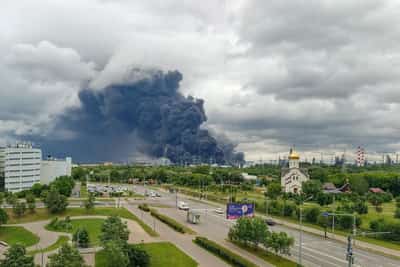 Image for Ukraine brings the war to Moscow as huge blasts shake refinery