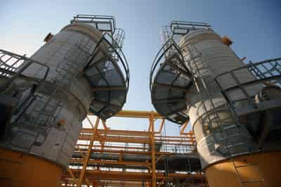 Image for BP and others pulling staff from Iraq oilfields, output steady