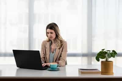 Image for 5 Essential Steps to Navigate Financial Career Transitions