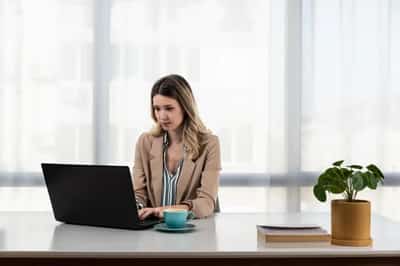 Image for 5 Essential Steps to Navigate Financial Career Transitions