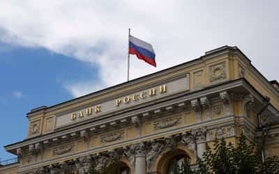 Image for Russian central bank cuts key rate by 'symbolic' 50 bps after new US oil sanctions