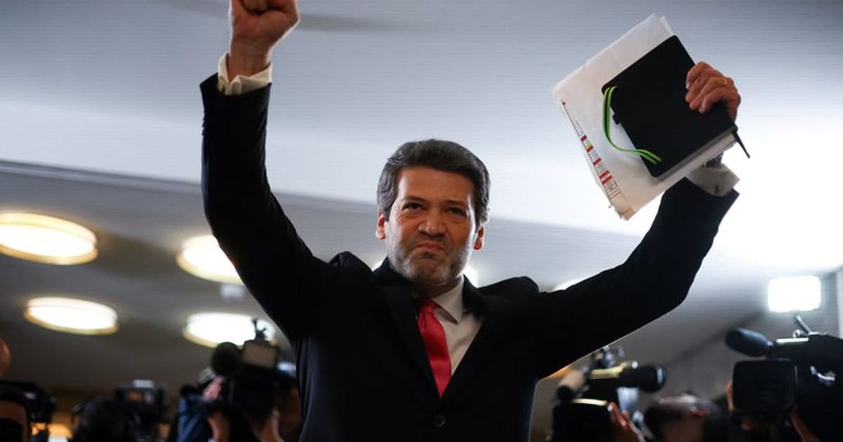 Portugal's Presidential Election: Seguro vs. Ventura Insights