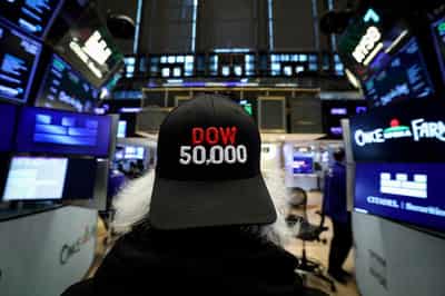Image for Dow confirms correction as traders worry about war