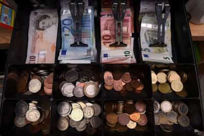 Image for Britain’s political risks, economic fears keep sterling under pressure