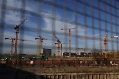 Image for China Q1 GDP tops forecast, but March weakness raises outlook risks