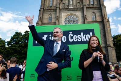 Image for Czech prime minister, headed for tough vote, says opponent would cooperate with extremists