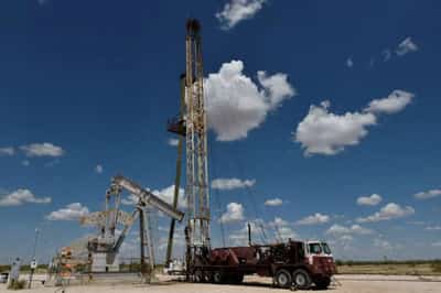 Image for Oil falls to 6-mth low on economic data, awaits news of Iran nuclear deal