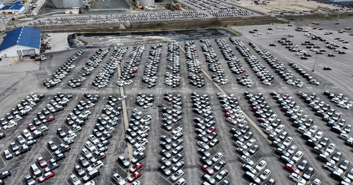 Trump to reduce impact of auto tariffs, officials say