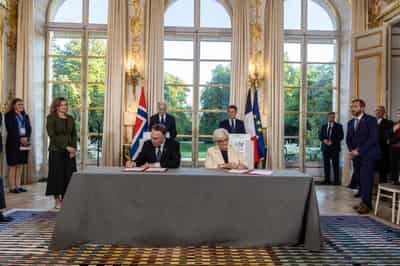 Image for Norway will come under France's nuclear umbrella, leaders say