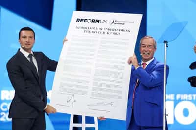 Image for Farage and Bardella's 'small boats' pact draws criticism in France