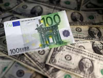 Image for Euro boosted by ECB rate hike bets, Macron’s debate