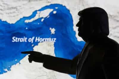 Image for Analysis-Gulf warnings and fears of miscalculation preceded Trump’s pause in Iran showdown