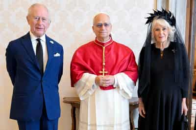 Image for King Charles and Pope Leo pray together in a 500-year first
